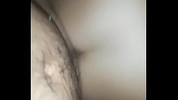 Jouer Sa petite chatte a besoin de beaucoup de sexe