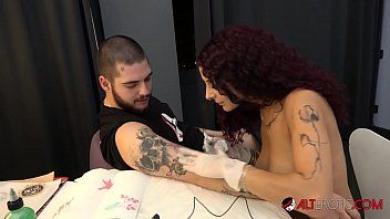 play Una adolescente creada es penetrada por su hermano cuando escribe xxx