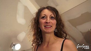play Janie a 42 ans et fait ses débuts en xnxx avec son mari