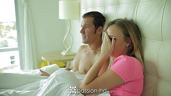 play Esta vez la chica conoce a un hombre que le dedica su pene cuando y donde ella quiere