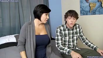 Jouer Porno avec un homme avec un gros pénis qui prend sa chienne très hardcore sur son pénis
