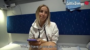 play Ella encuentra muy fácilmente al macho con el que divertirse hasta que su pene muere.