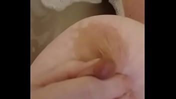 Jouer Xxx avec une grosse jeune femme faisant xxx dans la baignoire avec son amant