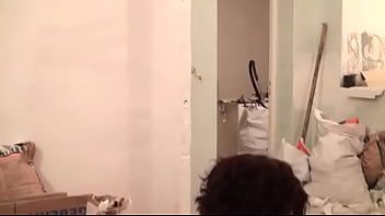 play Putain très mince et courte qui danse dans le chat vidéo et s'insère