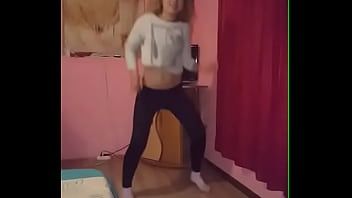 Reproduzir Ele penetra essas lindas adolescentes, por sua vez