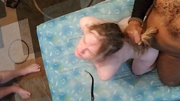 تشغيل يمارس الجنس مع زنجي سمين مع روسي