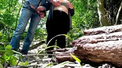 play BBW-MILF hilft Fremdem bei versauter Begegnung im Freien beim Abspritzen