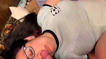 Jouer Nerd baisée par un gros et épais pénis de brasov xnxx
