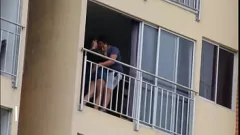 Redă O adolescentă columbiană nebună de lângă dă o muie neglijentă în public