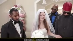 play Gangbang Frenzy: Orgia inter -racial da Brunette Bride com grandes galos pretos