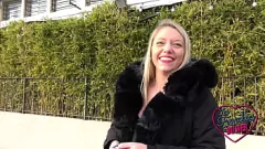 play Blonde und brünette Milfs Ashley und Marie in einem dampfenden Dreier