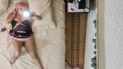 Reproducir Adolescente latina gordita tiene un fuerte orgasmo mientras se masturba