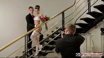 play Xnxx con una buena novia mal follada el día de la boda por una gallina