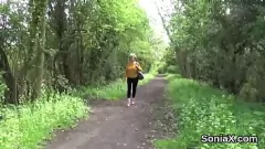 Afspelen Ontrouwe Engelse MILF Gill Ellis pronkt met haar monsterlijke globes en wordt geneukt in haar strakke gaatje