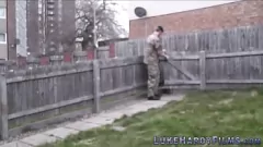 تشغيل فاتنة بريطانية سمينة مع وشم وصديقتها مفلس تتمتع بالثلاثية البرية مع رجل موهوب في مشهد فاضح بديل.