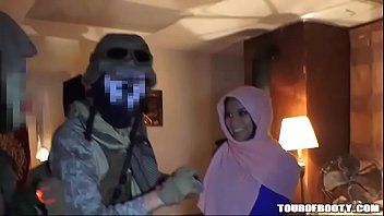 Reproducir Terroristas xxx follan a un árabe con fuerza xnxx