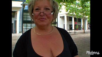 play Reife Frauen haben in der Öffentlichkeit Hardcore-Sex mit ihren Söhnen