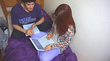Redă Nu are pofta de meditatii si ea se uita la pc pe filme xnxx online