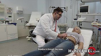 Redă Lilli face futai cu doctorul ginecolog cu pula erecta
