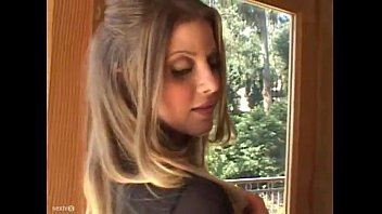 Afspelen Sexy blondine heeft seks en slikt sperma
