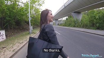play Hij overtuigt haar heel hard om prostituees met hem te neuken