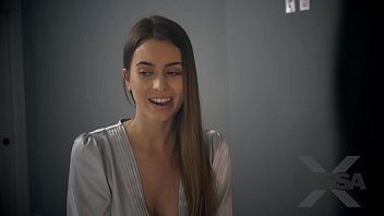 play Follada con dos hermosas lesbianas con coños calientes