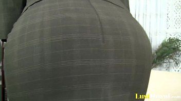 Reproducir Secretaria con aire tomado de la cabeza e insertado en el pene para quitarle el calce de la cabeza