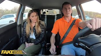play Cette fille sait comment rendre le sexe aussi hardcore que possible