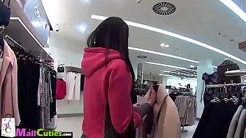 play Regardez les femmes essayer des vêtements et avoir des relations sexuelles dans le centre commercial