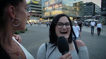 play Scopare con un commentatore xxx che provoca una giovane donna a penetrare con una pornostar maschile