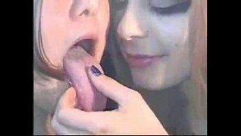 play Perversiuni xxx xu fetite cu limbile mari isi introduce limba in gat una alteia xxx lesbiene fierb