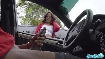 play Le centurion frotte son pénis dans la voiture pour 50 lei