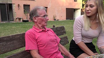 play Pizdulice dezbracata cum fac sex adolescenta penetrata de un batean de 80 ani
