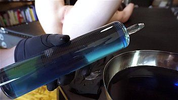 play Xnxx الرومانية الشرج اللعنة يضع الحل في مؤخرتها حتى لا تشعر الديك