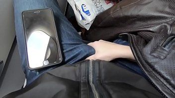 يمارس الجنس مع امرأة فرنسية روسية للاختباء في الخزانة ولصق شقيقها